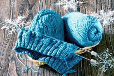 Yün iplik ve iğneler. Dikiş aksesuarları.