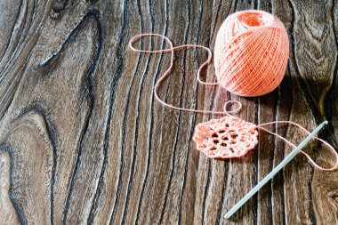 Pamuk ipliği ve kanca. Dikiş aksesuarları.