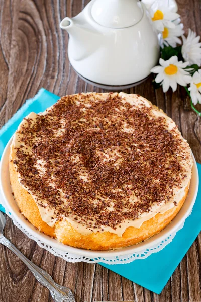 Bolo de esponja com chantilly e leite condensado — Fotografia de Stock