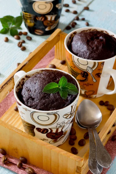 Pastel de chocolate rápido y café en una taza —  Fotos de Stock
