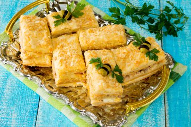 Pasta Napolyon meze bir rustik tarzda