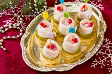 Pastırma ve salatalık New Year's Eve ile meze kanepe