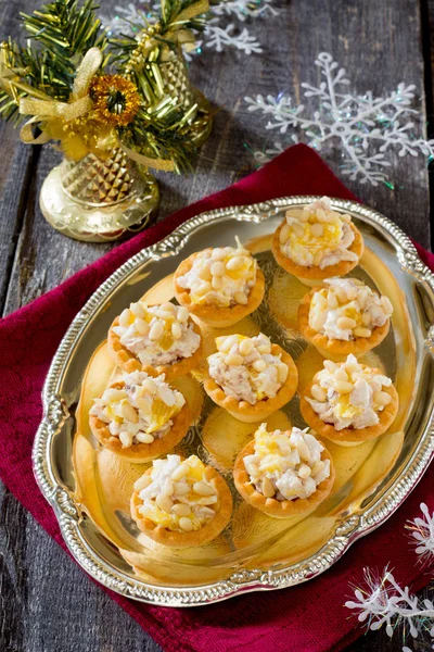 Seçici focu yeni yılın arifesinde tavuk ile tartlets — Stok fotoğraf