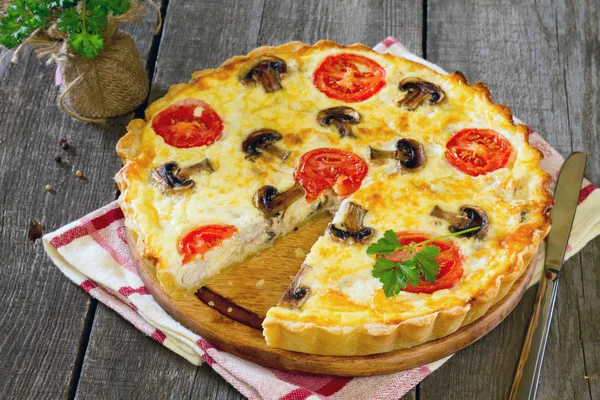 Pasta tavuk, mantar ve yumurta doldurma