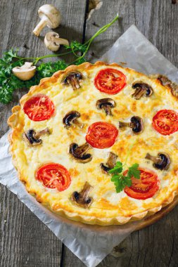 Pasta tavuk, mantar ve yumurta doldurma