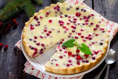 Kek, börek, kurabiye hamuru taze kızılcık ile sular altında yeni