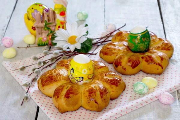 Ozdobné stolničení pro Velikonoce - dorty věnce — Stock fotografie