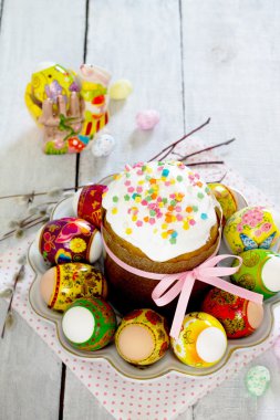 Paskalya - Paskalya kek ve renkli yumurta için Tablo ayarı