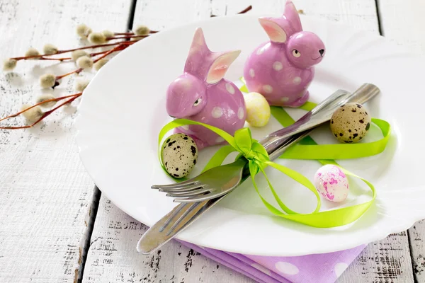 Dia de utensílios de mesa Feliz Páscoa prato, faca, garfo, salgueiro, selecti — Fotografia de Stock