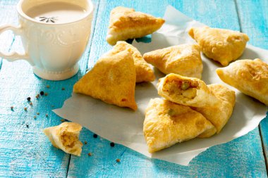 Samosa Hint ulusal yemek, sebze ile kızarmış kek