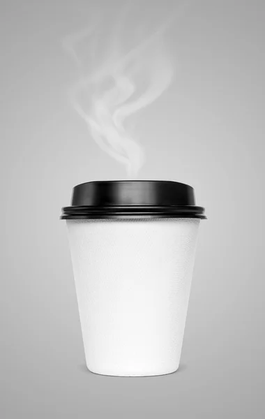 Copo de café quente em branco com vapor isolado no fundo cinza — Fotografia de Stock