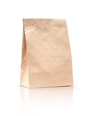 Kağıt kraft alışveriş çantası beyaz arka plan üzerinde izole