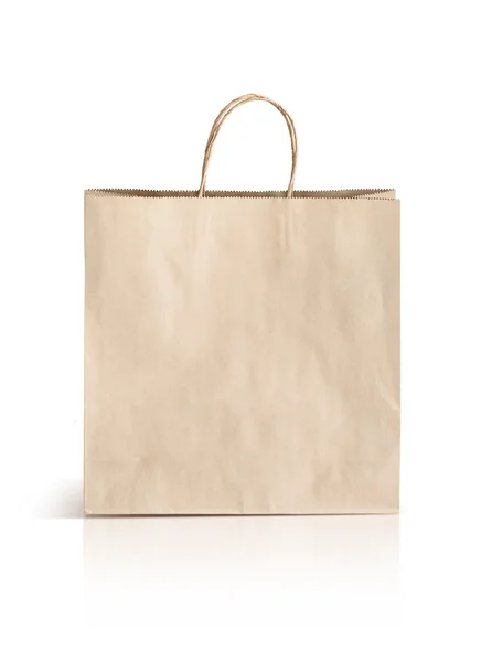 Bolsa de compras kraft de papel aislada sobre fondo blanco — Foto de Stock