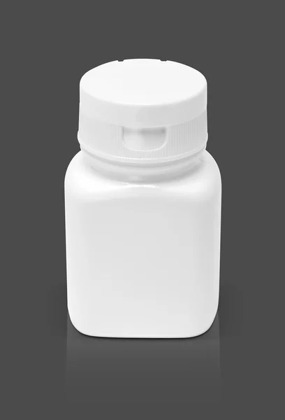 Botella de plástico de la medicina del embalaje en blanco aislado sobre fondo gris — Foto de Stock
