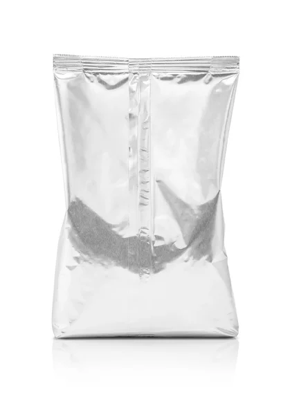 白い背景で隔離空白包装アルミ箔袋 — ストック写真