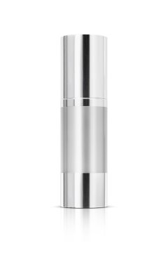 Beyaz arka plan üzerinde izole siyah ambalaj gümüş serum şişesi