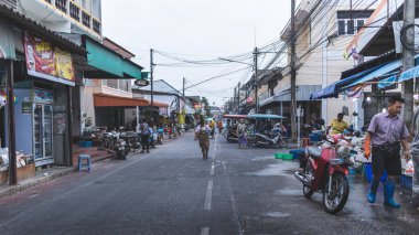 Rayong, Tayland - 21 Ocak 02: Taze deniz ürünleri pazarı sabah Ban Phe liman köyünde Rayong Eyaleti, Koh Sa-med Adası, Tayland
