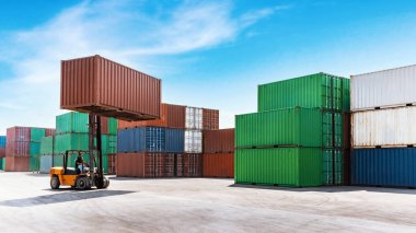 Nakliye limanında çalışan forklift kamyonlu konteynır. Lojistik İhracat İş Konsepti.