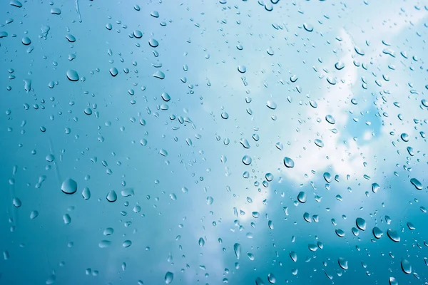 雨は雨の日に窓ガラスに降り注ぎ 選択的な焦点 雨季の天気 — ストック写真