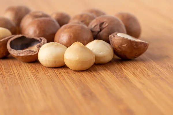 Macadamia Nüsse Gesunde Nahrung Auf Holztisch — Stockfoto