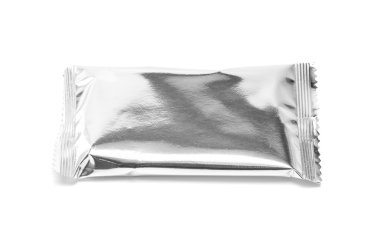 Boş yiyecek folyo paketi beyaz arkaplanda izole edildi