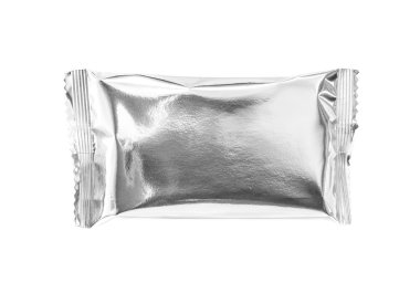 Boş yiyecek folyo paketi beyaz arkaplanda izole edildi