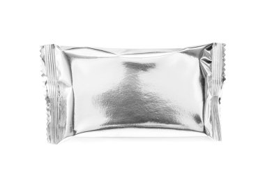 Boş yiyecek folyo paketi beyaz arkaplanda izole edildi