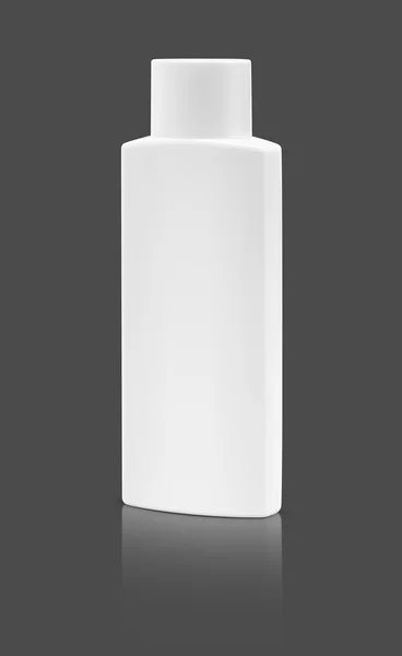 Bottiglia cosmetica imballaggio vuoto isolato su sfondo grigio — Foto Stock