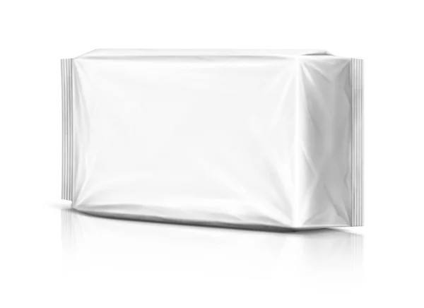 Bolsa de toallitas de papel de embalaje en blanco aislada sobre fondo blanco —  Fotos de Stock