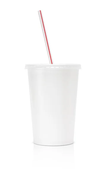 Embalagem de bebidas de vidro de papel com palha isolada em fundo branco — Fotografia de Stock