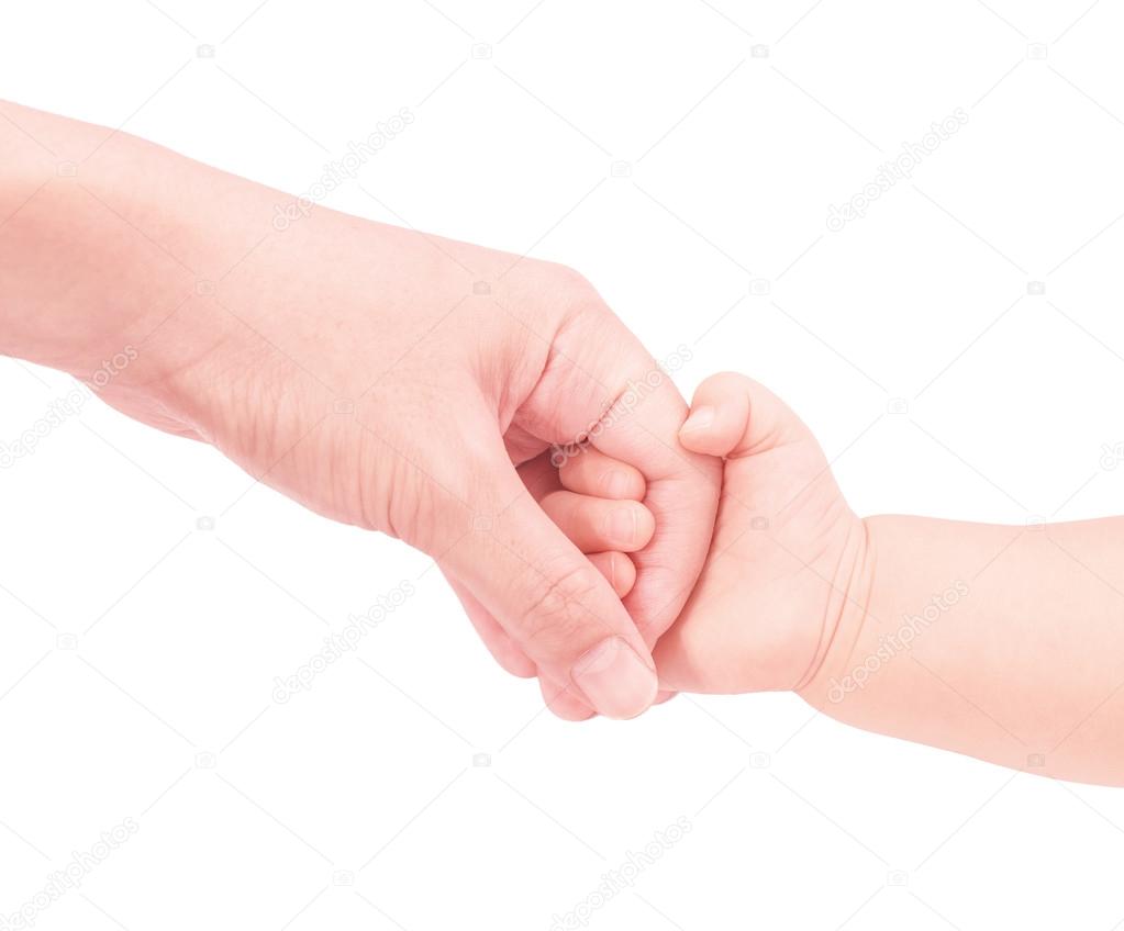 mano del bebé agarre la mano de la madre suavemente y aislado sobre