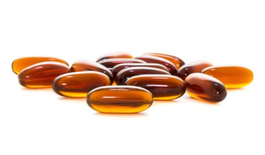 Beyaz arka plan üzerinde izole lesitin ek ürün kapsül