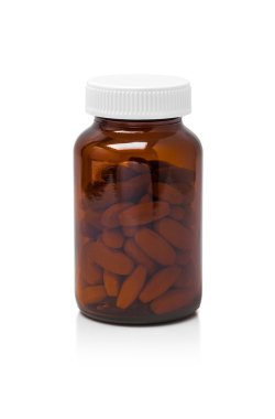 Ek ürün beyaz arka plan üzerinde izole kahverengi cam şişe