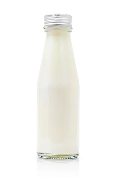 Μπουκάλι γάλακτος απομονωμένο σε λευκό φόντο με μονοπάτι αποκοπής — Φωτογραφία Αρχείου
