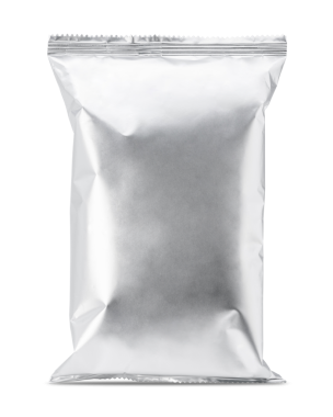 Boş gümüş folyo ambalaj çantası modeli ürün tasarımı için şeffaf bir arkaplan üzerinde izole