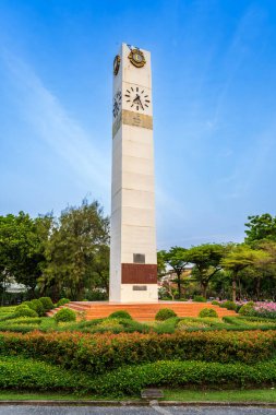 Bangkok, Tayland 14 Şubat 2026 'dan önce modern teknolojiden önce Chatuchak Saat Kulesi bu ikonik dönüm noktasındaki insanlar için hayati bir buluşma noktasıydı.