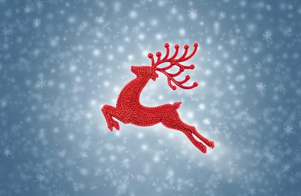 Crimson red reindeer moose jumping on snow background — Stock Photo, Image