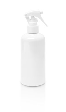 Beyaz arka plan üzerinde izole boş ambalaj püskürtülen ilaç şişe