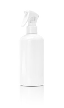 Beyaz arka plan üzerinde izole boş ambalaj püskürtülen ilaç şişe