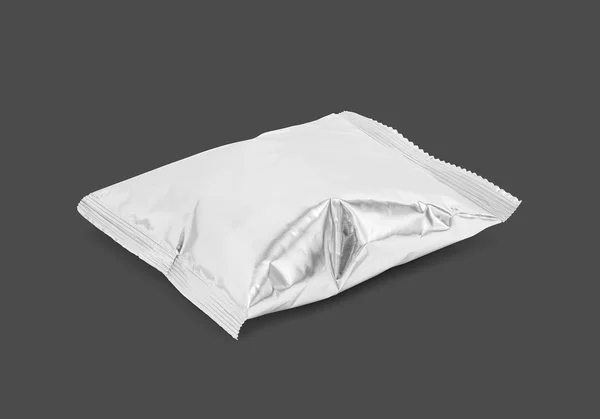 灰色的背景上孤立的空白包装铝箔零食袋 — 图库照片
