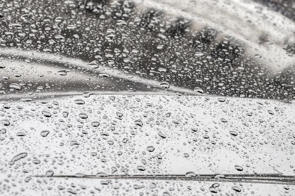 Textura de gotas de lluvia en una superficie del coche después de la lluvia — Foto de Stock