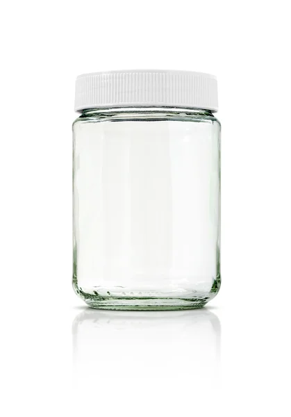 흰색 배경에 고립 된 흰색 모자와 투명 유리 병 — 스톡 사진