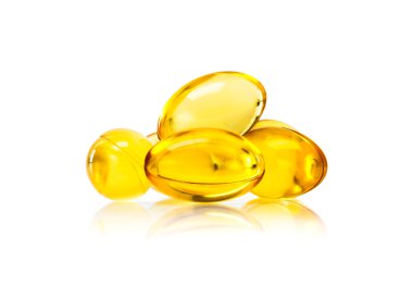 Beyaz arkaplanda balık yağı takviye kapsülü izole edildi