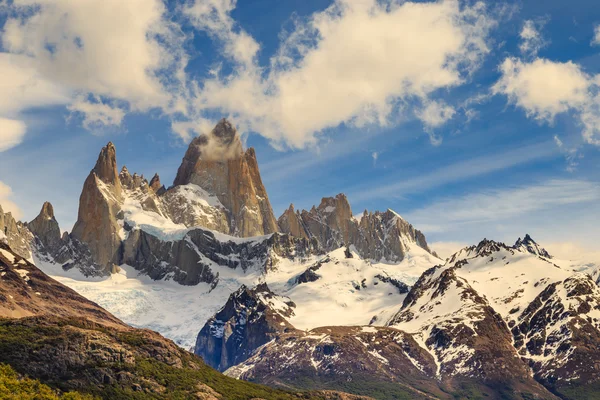 Βουνό Fitz roy, ορεινό τοπίο, Παταγονία, παγετώνας στα βουνά — Φωτογραφία Αρχείου