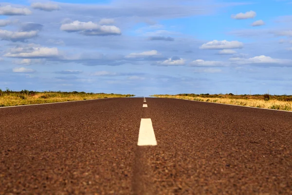 bulutlar ile boş yol