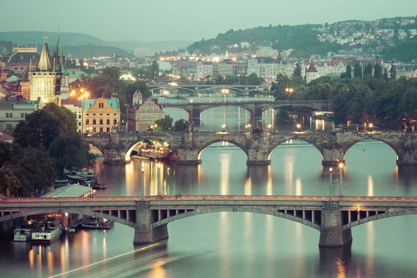 Praag bruggen in de nacht, Prague, Tsjechië, Europa — Stockfoto