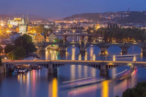 Praag bruggen in de nacht, Prague, Tsjechië, Europa — Stockfoto