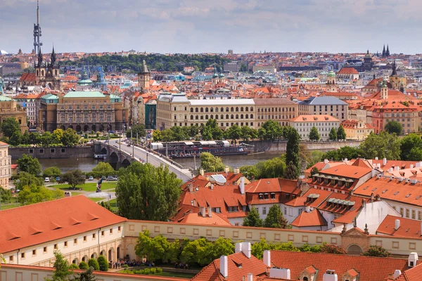Bovenaanzicht op historische centrum van Praag, Tsjechië, Europa — Stockfoto