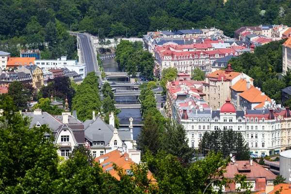 Ulica widok w Karlowych Warach, Hotele w Karlowe Wary, Carlsbad, C — Zdjęcie stockowe