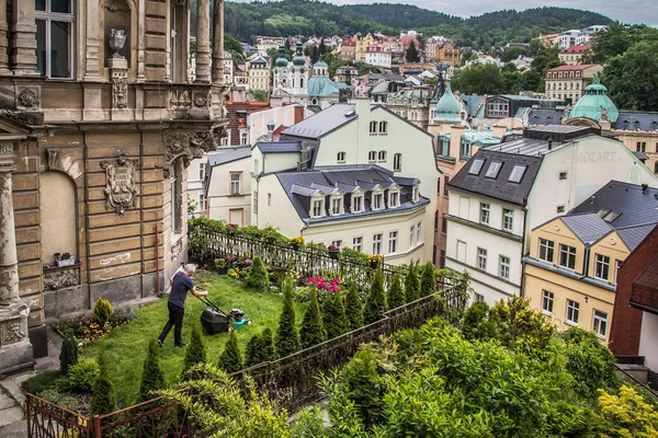 Vista de la calle en Karlovy Vary, hoteles en Karlovy Vary, Carlsbad, C —  Fotos de Stock